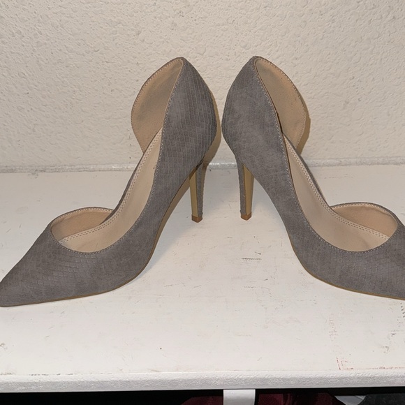 Heels - Picture 5 of 6